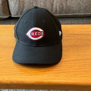 New Era Youth Cincinnati Reds Snap Back Cap, Great Condition!